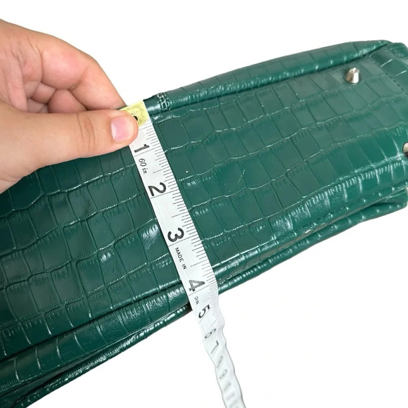 MAXX New York Green Croc Embossed Leather Shoulder Bag Silver Hardware Mobwife - Picture 14 of 16